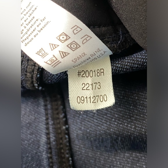 SPANX® Jean-ish Ankle Leggings Size Medium - Picture 11 of 11